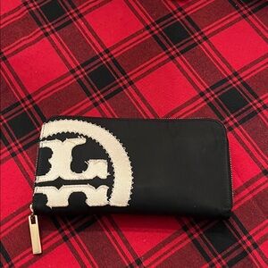 Tory Burch Black and White Wallet